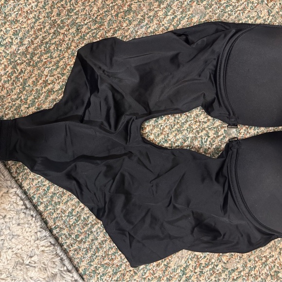 Black Plunge Bra with Form-Fitting Silhouette - Picture 14 of 14